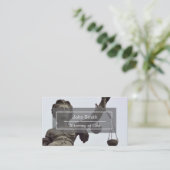 Advocaten of advocaten met een schaal van rechtvaa visitekaartje (Staand voorkant)