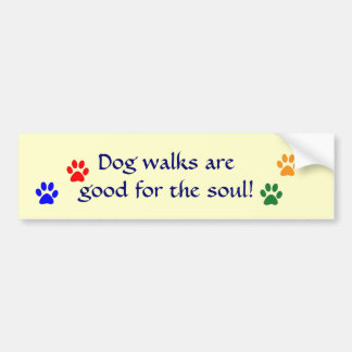 AE- Hond loopt met poten bumpersticker
