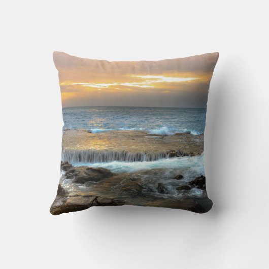 Aerial Uitzicht Fotografie van Rocky Shore Kussen (Achterkant)