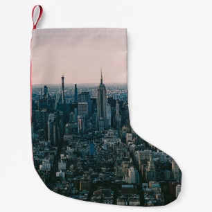 AERIEEL UITZICHT VAN STADSGEBOUWEN TIJDENS DE DAG KLEINE KERSTSOK