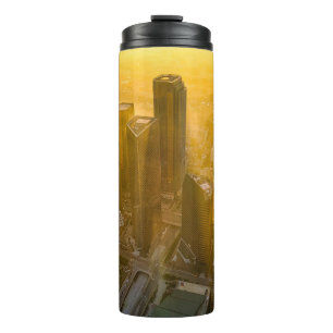 AERIEEL UITZICHT VAN STADSGEBOUWEN TIJDENS DE DAG THERMOSBEKER