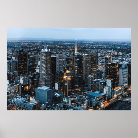 AERIEEL UITZICHT VAN STADSGEBOUWEN TIJDENS DE NACH POSTER (Voorkant)