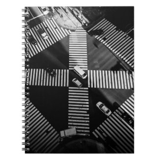 AERIËLE FOTOGRAFIE VAN VOERTUIGEN OP STREETS TIJDE NOTITIEBOEK