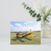 Aerobatic bi-Plane on Field Briefkaart (Staand voorkant)