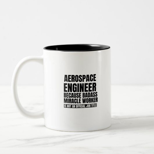 Aerospace engineer omdat badass mirakelwerker i tweekleurige koffiemok (Links)