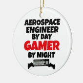 Aerospace Engineer tegen dag gamer bij nacht Keramisch Ornament (Links)