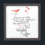 Af en toe in een gewoon leven. premium decoratiedoosje<br><div class="desc">Af en toe in een gewoon leven. Liefde geeft ons een Fairy Tale. Cute  Bird Lovely Whimsical Typography Mint and Coral Hearts</div>