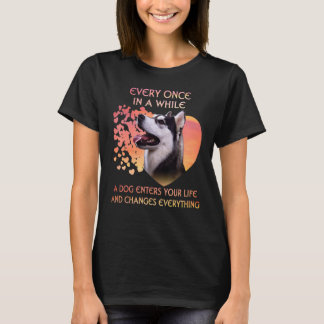 Af en toe komt er een Siberische Husky bij je binn T-shirt