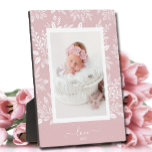 Afbeelding Easel Roze Frameless Photo Holder Fotoplaat<br><div class="desc">De plaatjes van de tablet met een ingebouwd uiteinde zijn voorzien van uw favoriete foto, omringd door een prachtige rand van witte bladeren, stippen en bessen op een bleke roze achtergrond. VERANDERT de achtergrondkleur om uw foto AAN TE PASSEN. VERANDEREN de LOVE tekst in om het even wat - TIP:...</div>