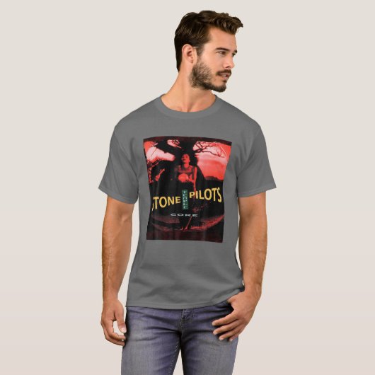 Afbeelding het Man en de Stempels Ontwerp Rode Hoe T-shirt (Voorkant volledig)