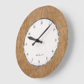 Afbeelding van bruine houtextuur, monogrammen grote klok (Hoek)