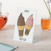 Afbeelding van de cartoon van ijscrème reclamebord met voetstuk (Insitu)