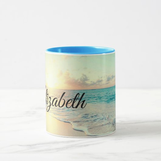 Afbeelding van een strand op zonsopgang mok (Midden)