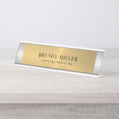 Afbeelding van een zilverhoudend metallisch achter bureau naambordje (Voorkant)