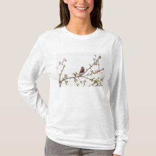 Afbeelding van Sparrow Singing in Flowering Tree T-shirt