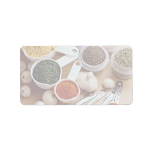 Afbeelding van verse specerijen met knoflook etiket