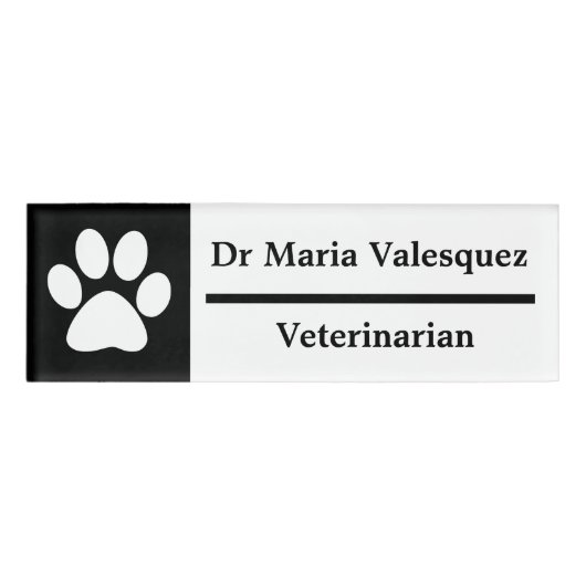 Afdruk van de zwarte poot van de dierenarts naambadge (Voorkant)