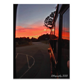 Afdruk, zonsopgang reflectie van schoolbus foto afdruk