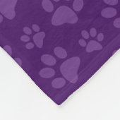 Afdrukken van paarse hondenpoten fleece deken (Hoek)