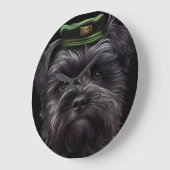 Affenpinscher-hond in St. Patrick's Day Dress Grote Klok (Hoek)