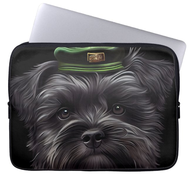 Affenpinscher-hond in St. Patrick's Day Dress Laptop Sleeve (Voorkant)