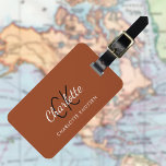 Afgebrand sinaasappel monogrammen bagagelabel<br><div class="desc">Een trendy verbrand oranje achtergrond. Pas uw monogram letters, voornaam en volledige naam aan de voorzijde aan en voeg deze toe. Je contactgegevens op de achterkant.</div>