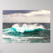Afgebroken Big Ocean Wave Rolls in to Shore Poster (Voorkant)