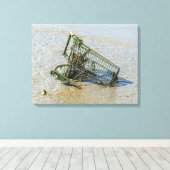 Afgedankte winkelwagen uitzicht canvas print (Insitu (Houten vloer))