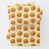 afgekoeld snel getild fastfood hamburger getild pa inpakpapier vel (In situ)