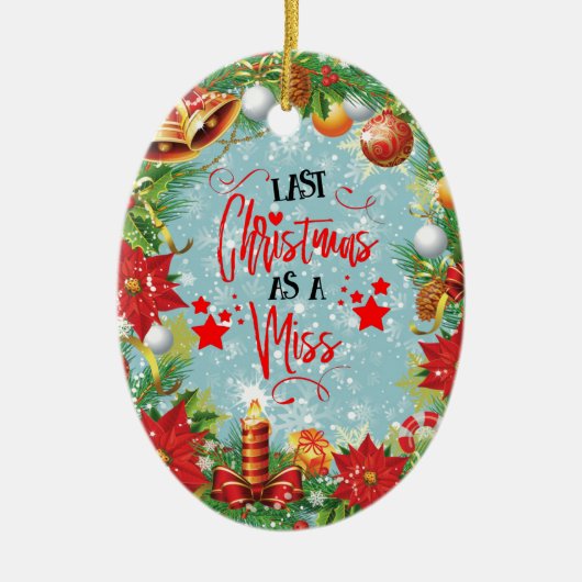 Afgelopen Kerstmis als Miss Festive Xmas Wreate Keramisch Ornament (Voorkant)