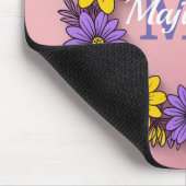 Afgeronde ring van bloemen op roze /Monogram Muismat (Hoek)