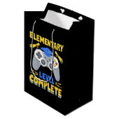 Afgestudeerd op basisniveau Gamen Gamer Afstuderen Medium Cadeauzakje (Voorkant Gekanteld)