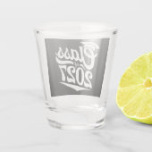Afgestudeerde klas van 2027 afstuderen shot glas (Achterkant)