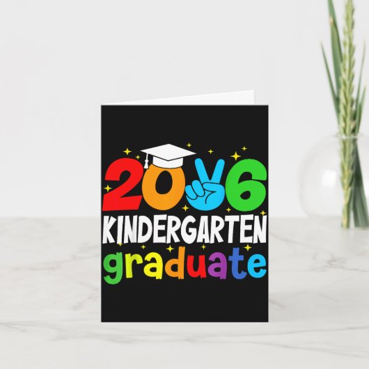 Afgestudeerde kleuterschool 2026 afstudeer grappig kaart (Voorkant)