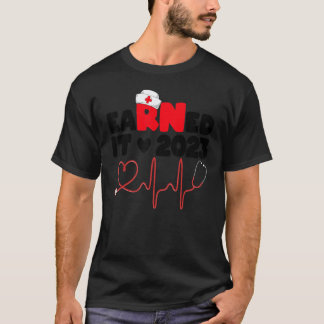 Afgestudeerde verpleegkundestudent verdiende het V T-shirt