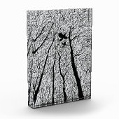 Afgetekende raven in de winterbomen fotoblokken (Links)