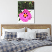 Afgezonderd in Floral Canvas Print (Insitu (Slaapkamer))