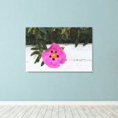 Afgezonderd in Floral Canvas Print (Insitu (Houten vloer))