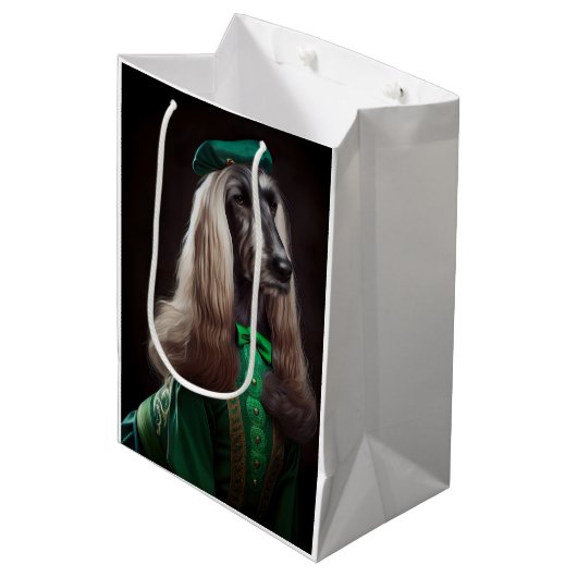 afghaanse hond in St. Patrick's Day Dress Medium Cadeauzakje (Voorkant Gekanteld)