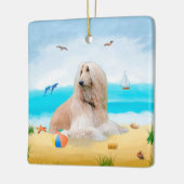 Afghaanse hond op strand keramisch ornament (Links)