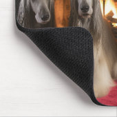 Afghaanse windhond bij de open haard Kerstmis Muismat (Hoek)