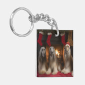 Afghaanse windhond bij de open haard Kerstmis Sleutelhanger (Voorkant Links)