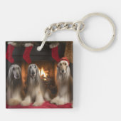 Afghaanse windhond bij de open haard Kerstmis Sleutelhanger (Achterkant)