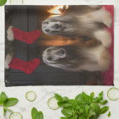 Afghaanse windhond bij de open haard Kerstmis Theedoek (Gevouwen)