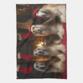 Afghaanse windhond bij de open haard Kerstmis Theedoek (Verticaal)