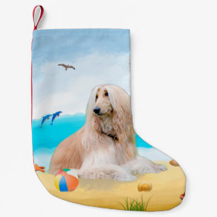 Afghaanse windhond op het strand kleine kerstsok