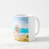 Afghaanse windhond op het strand koffiemok (Voorkant rechts)