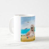 Afghaanse windhond op het strand koffiemok (Voorkant links)