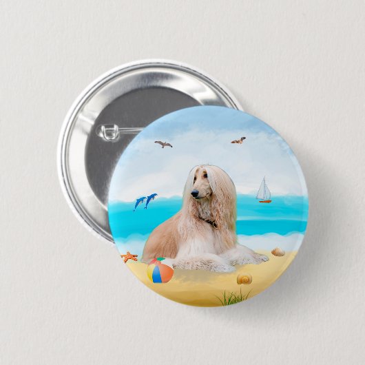 Afghaanse windhond op het strand ronde button 5,7 cm (Voorkant /achterkant)