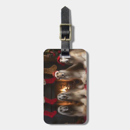 Afghan Hound bij de open haard Kerstmis Bagagelabel (Voorkant verticaal)